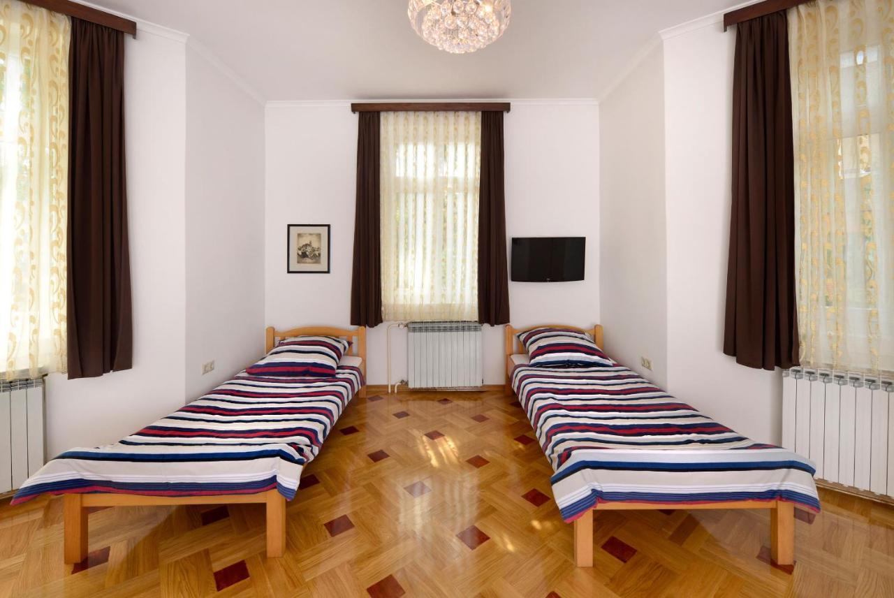 Vila Regina Rooms كارلوفاتش المظهر الخارجي الصورة