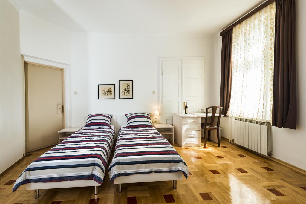 Vila Regina Rooms كارلوفاتش المظهر الخارجي الصورة