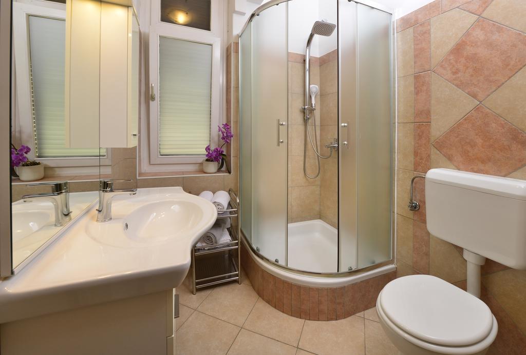 Vila Regina Rooms كارلوفاتش المظهر الخارجي الصورة