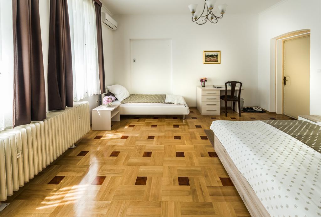 Vila Regina Rooms كارلوفاتش المظهر الخارجي الصورة